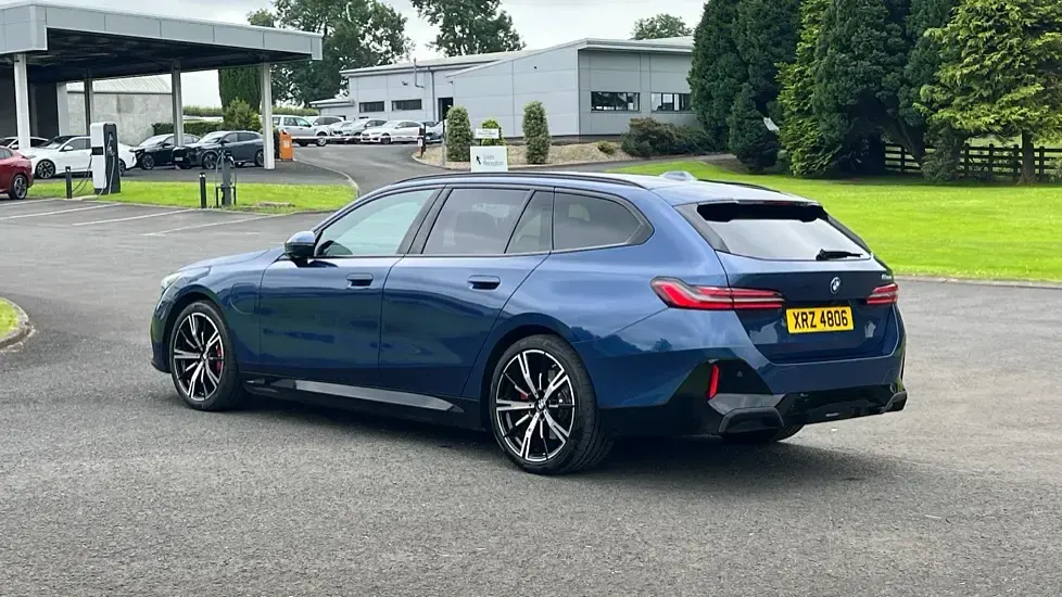 Used BMW 530e M Sport 295 HP (216 kW) 2026 Blue Estate