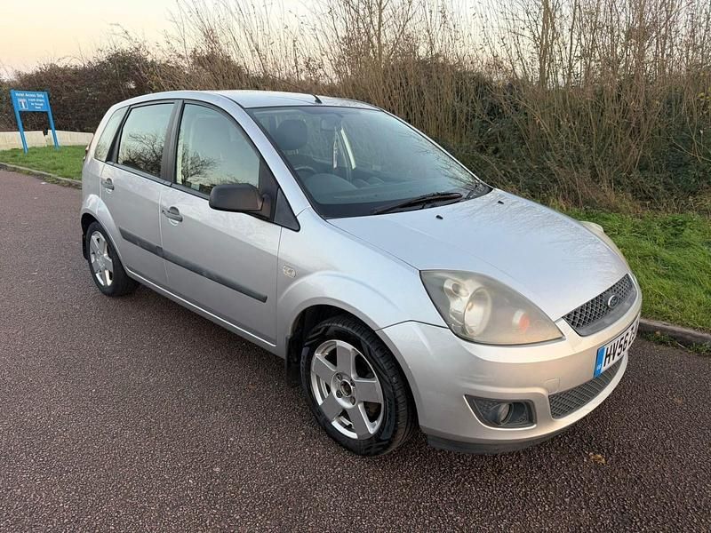 Usado Ford Fiesta Zetec 2006 Prateado Citadino