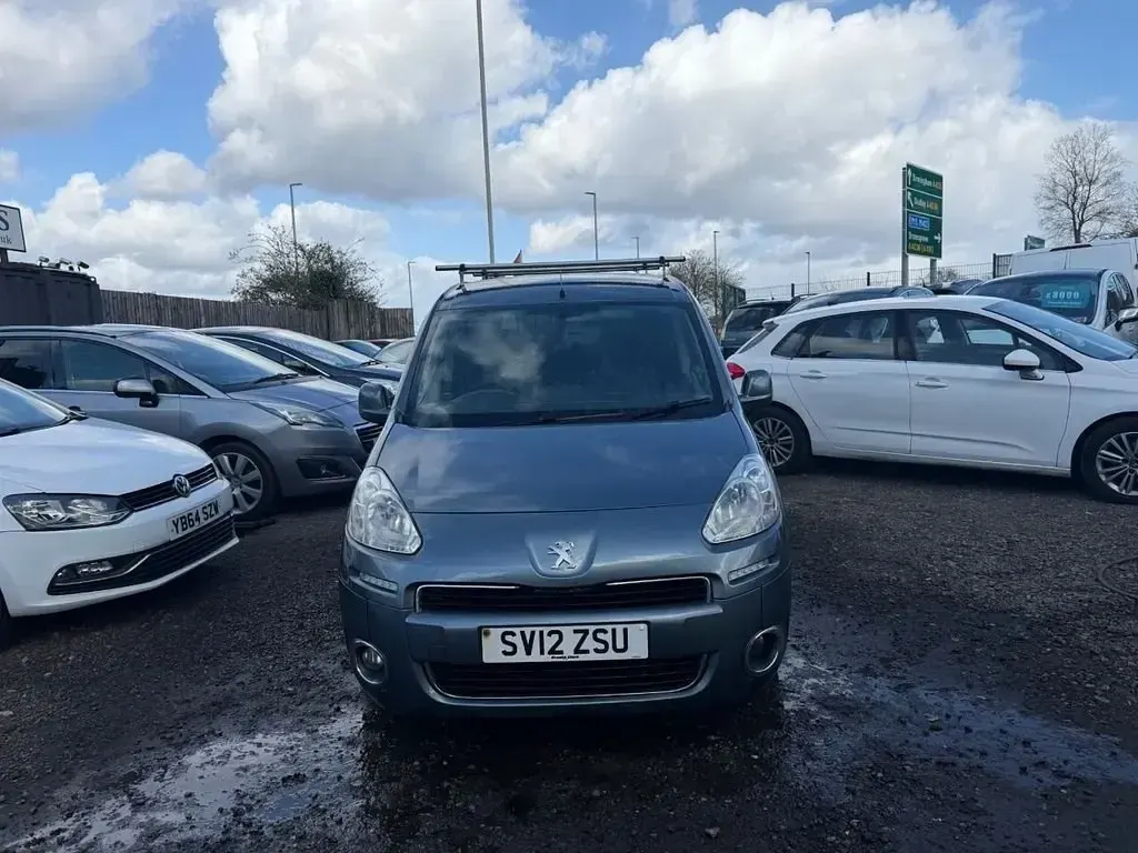 Begagnad Peugeot TePee S 92 HK (67 kW) 2012 Grå Minibuss