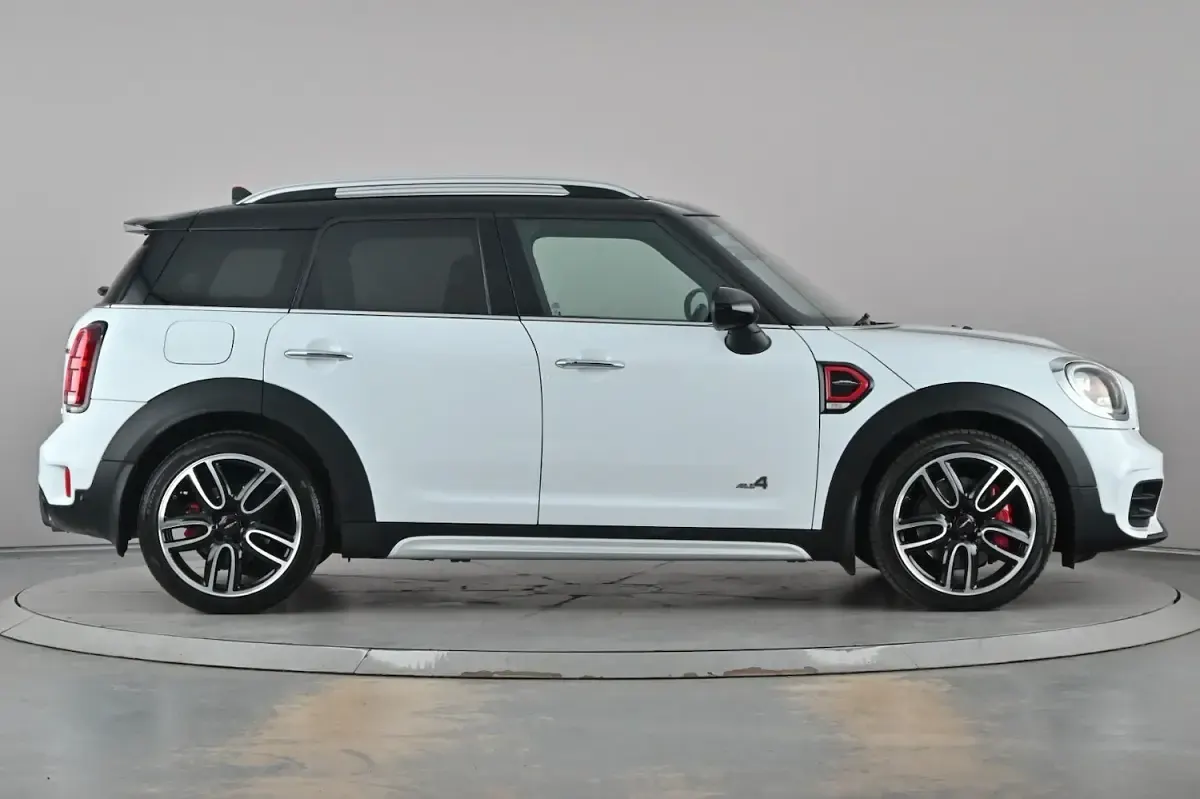 Used Mini John Cooper Works 231 HP (169 kW) 2017 White Hatchback