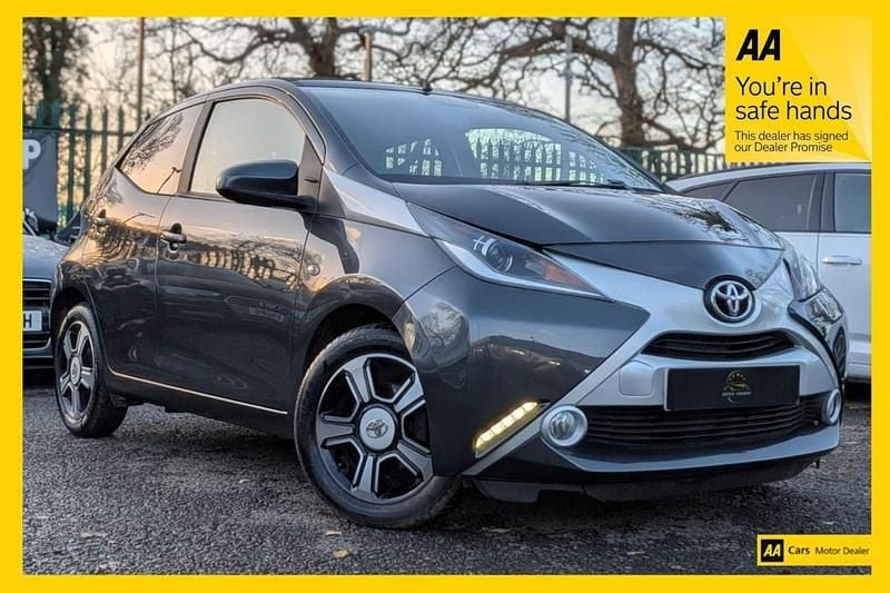 Used Toyota Aygo X-clusiv 69 HP (50 kW) 2016 Grey Hatchback
