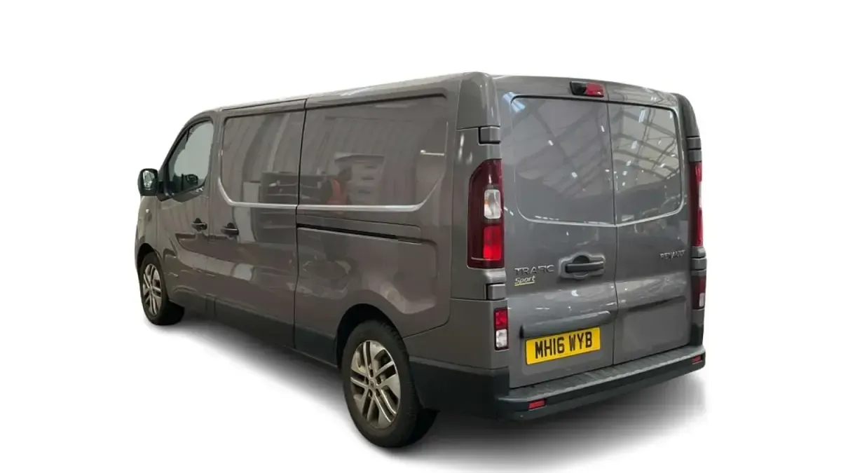 Usado Renault Trafic 120 HP (88 kW) 2016 Cinzento Monovolume