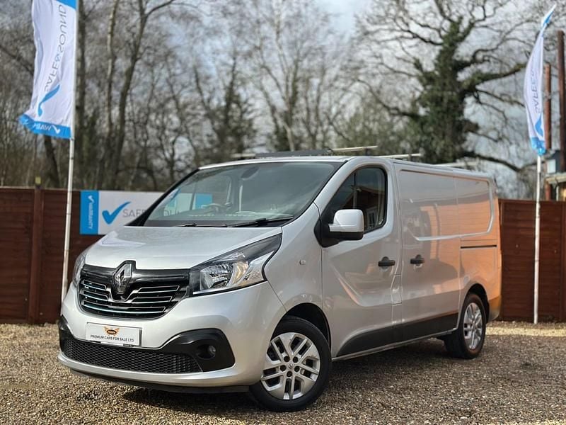 Used Renault Trafic 2017 Silver MPV