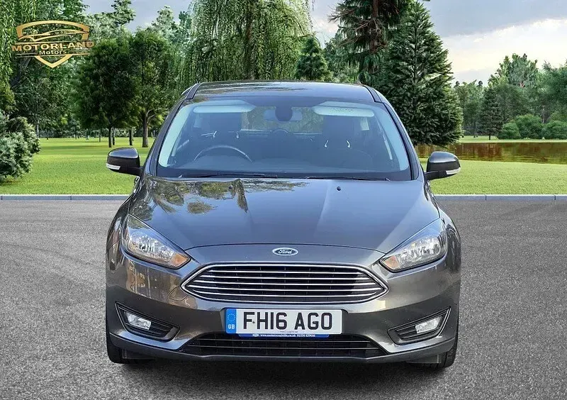 Used Ford Focus Zetec 125 HP (91 kW) 2016 Grey Hatchback