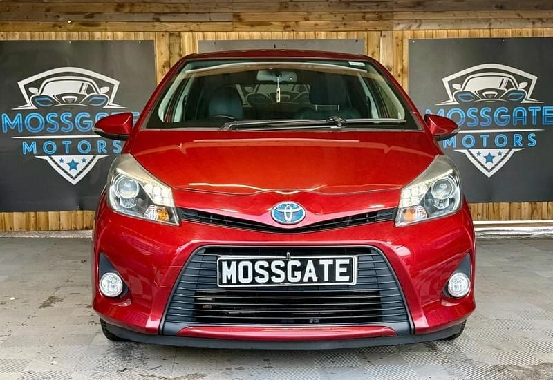 Used Toyota Yaris Hybrid 2012 Red Hatchback