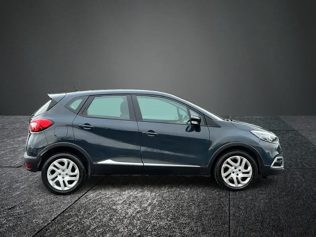 Used Renault Captur Dynamique 90 HP (66 kW) 2017 Blue SUV