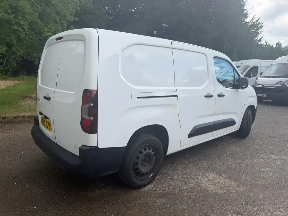 Used Peugeot Partner 2019 White MPV