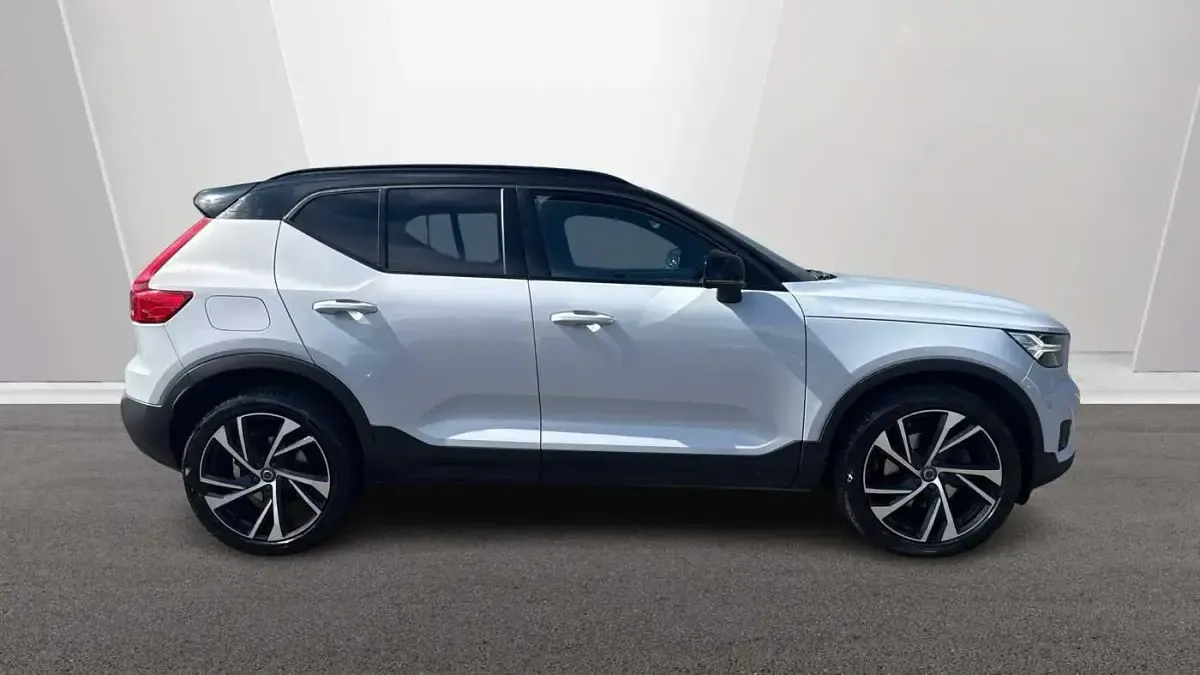 Used Volvo XC40 R-Design Pro 194 HP (142 kW) 2021 Silver SUV