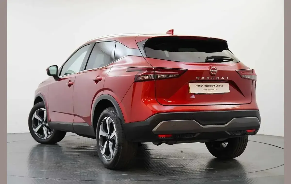 Used Nissan Qashqai N-Connecta 138 HP (101 kW) 2023 Red SUV