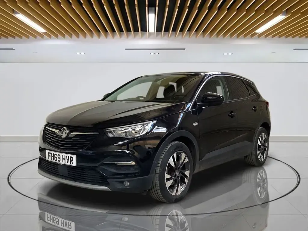 Used Vauxhall Grandland X SRi 130 HP (95 kW) 2019 Black SUV