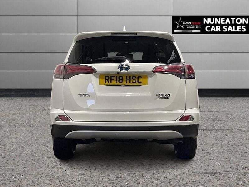 Used Toyota RAV4 197 HP (144 kW) 2018 White SUV