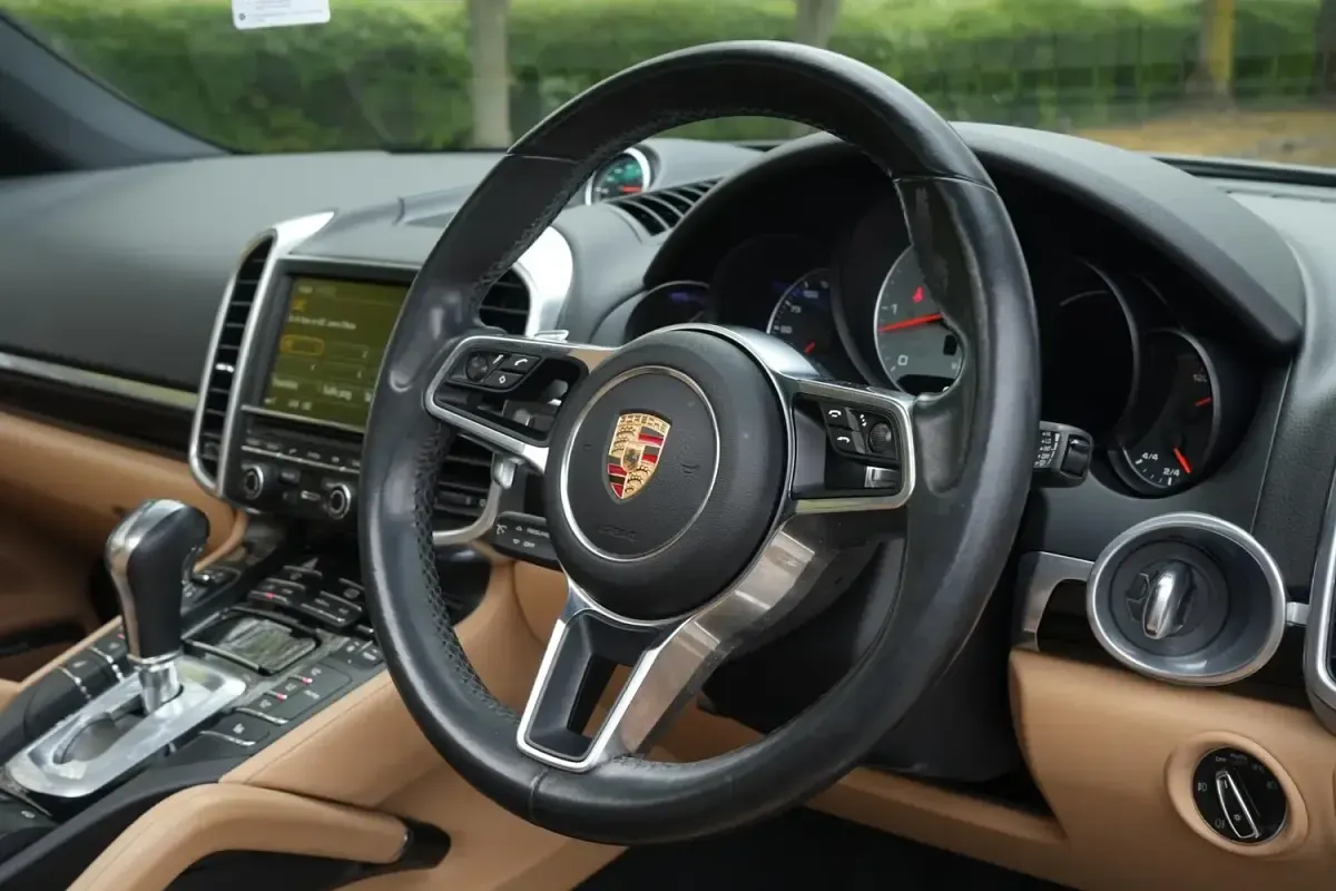 Used Porsche Cayenne 385 HP (283 kW) 2015 Grey SUV