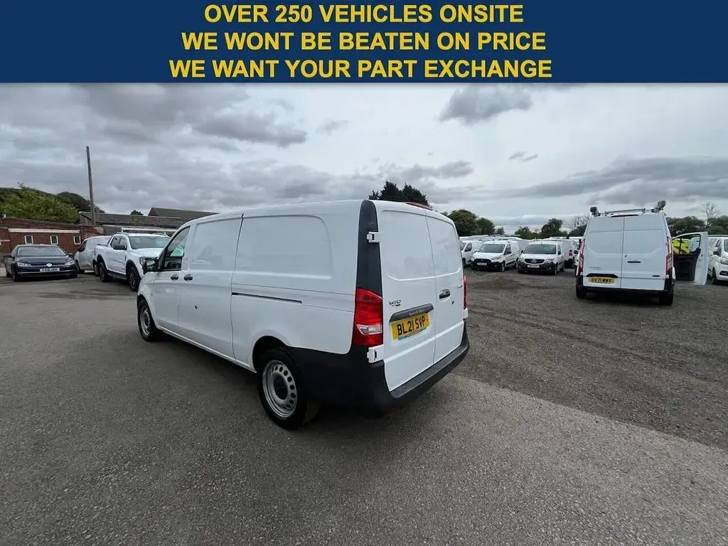 Used Mercedes Vito Progressive 134 HP (98 kW) 2021 White Van