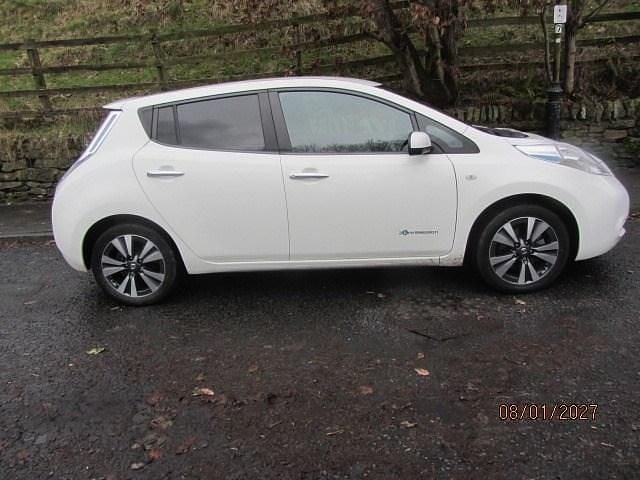 Used Nissan Leaf Tekna 80 kW (109 HP) 2017 White Hatchback