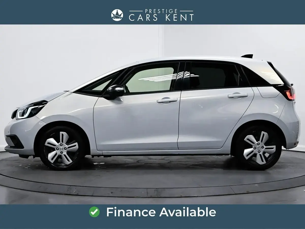 Used Honda Jazz Hybrid 109 HP (80 kW) 2021 White Hatchback