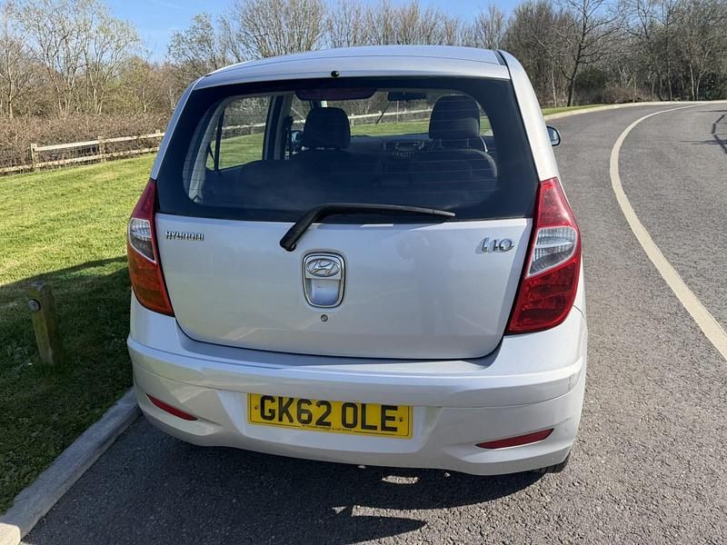 Used Hyundai i10 Active 85 HP (62 kW) 2012 Silver Hatchback