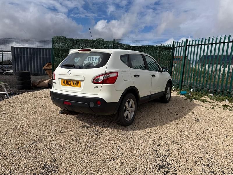 Used Nissan Qashqai Visia 2012 White SUV