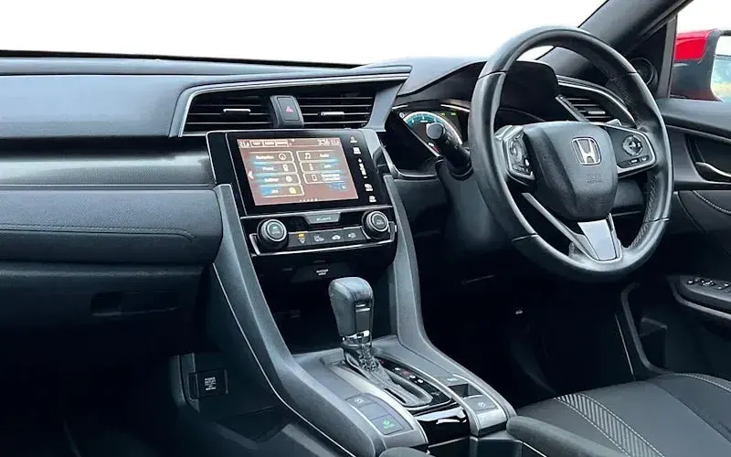Begagnad Honda Civic SR 129 HK (94 kW) 2017 Röd Halvkombi
