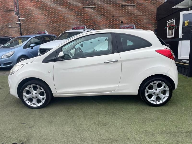 Używany Ford Ka Zetec 69 KM (50 kW) 2010 Biały Hatchback