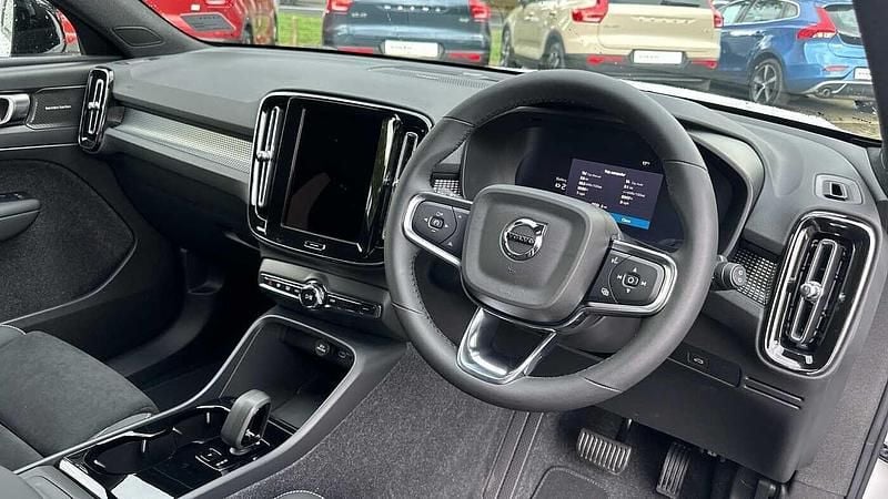 New Volvo EX40 Plus 185 kW (252 HP) 2026 White SUV