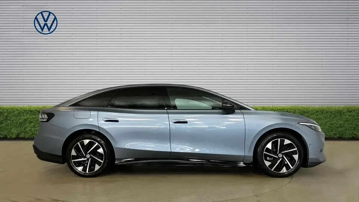 Used VW ID.7 Pro 210 kW (286 HP) 2026 Ameleva blue metallic flat black Hatchback