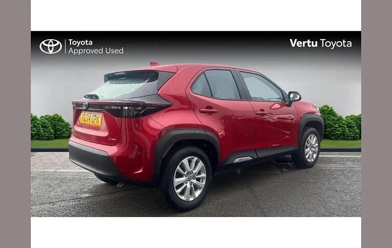 Used Toyota Yaris Cross 113 HP (83 kW) 2024 Red SUV