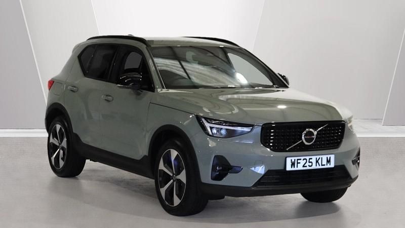 Green Used 2025 Volvo XC40 Plus SUV | £32,495 (Fair price) - Image 1/4