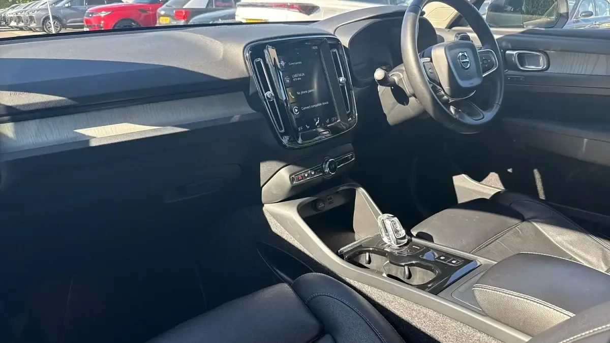 Used Volvo XC40 Inscription 190 HP (139 kW) 2018 Blue SUV