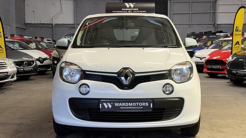 Used Renault Twingo Play 70 HP (51 kW) 2015 White Hatchback