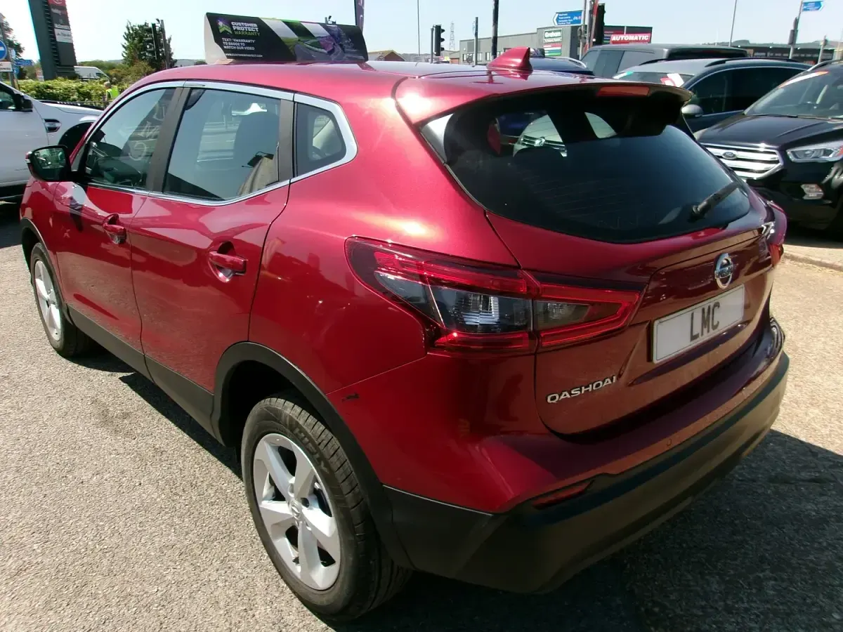 Used Nissan Qashqai Acenta Premium 115 HP (84 kW) 2019 Red SUV