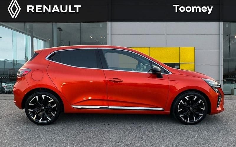 Used Renault Clio V Techno 90 HP (66 kW) 2024 Orange  Hatchback