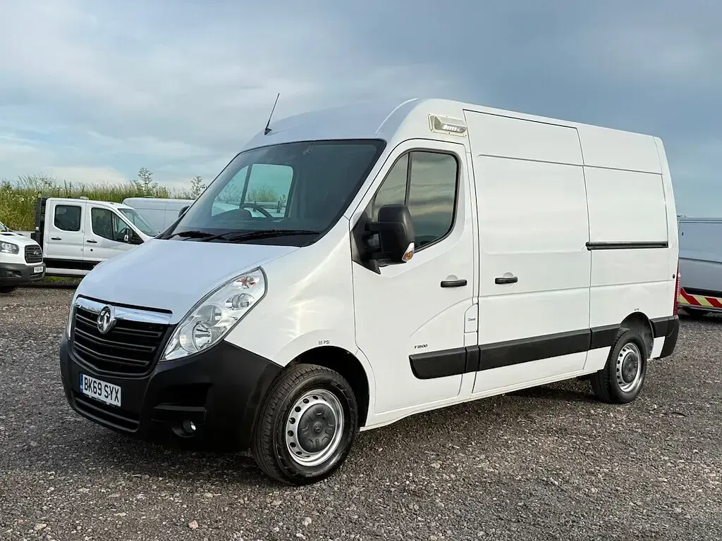 Used Vauxhall Movano 130 HP (95 kW) 2019 White MPV