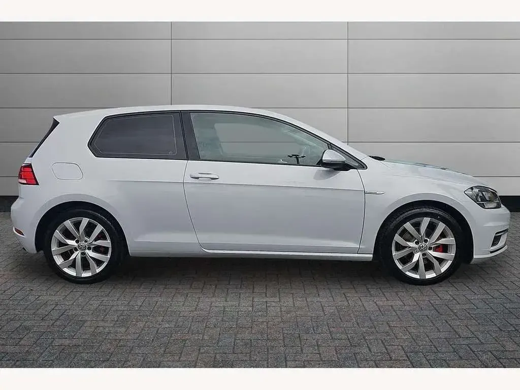Used VW Golf VII SE 130 HP (95 kW) 2019 Silver Hatchback