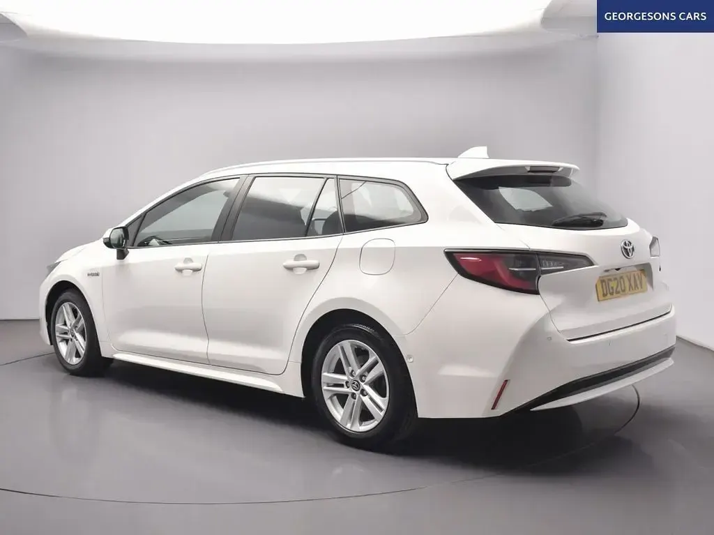 Used Toyota Corolla 122 HP (89 kW) 2020 White Estate