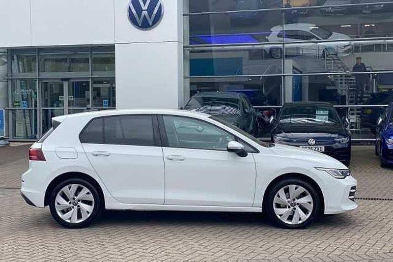 Second-hand VW Golf VIII 150 CP (110 kW) 2024