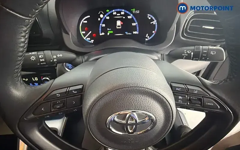 Used Toyota Yaris Cross Design 116 HP (85 kW) 2023 White SUV