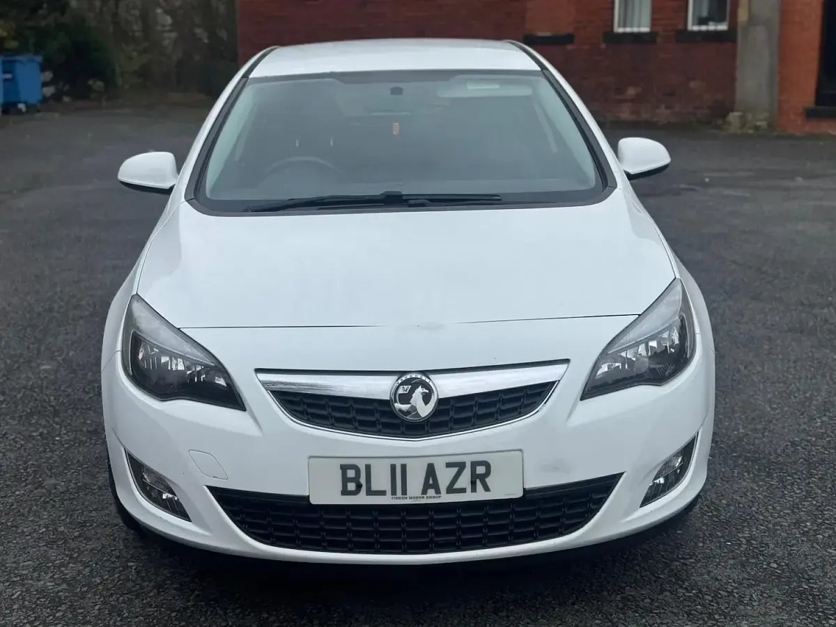 Used Vauxhall Astra SRi 2011 White Hatchback