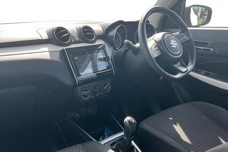 Used Suzuki Swift SZ-T 90 HP (66 kW) 2020 White Hatchback