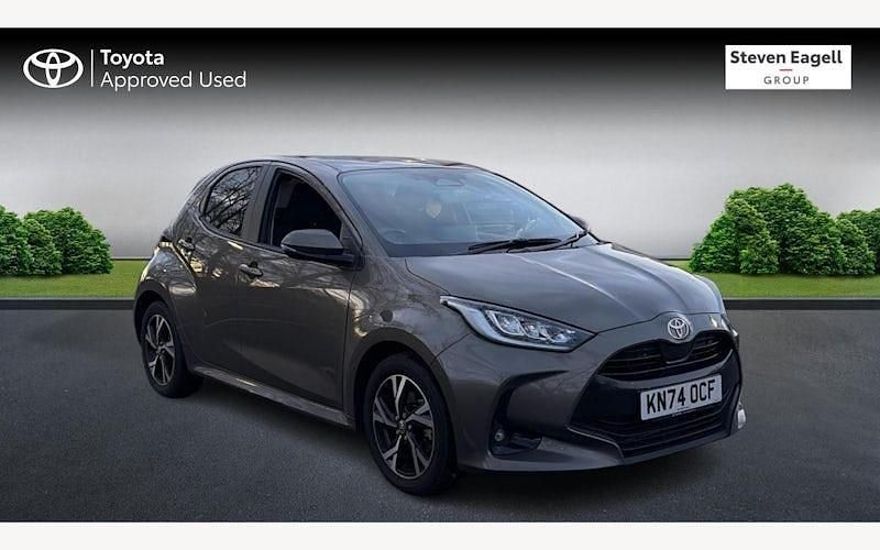 Used 2025 Toyota Yaris Hybrid Design Hatchback | £19,476 (Good price) - Image 1/4