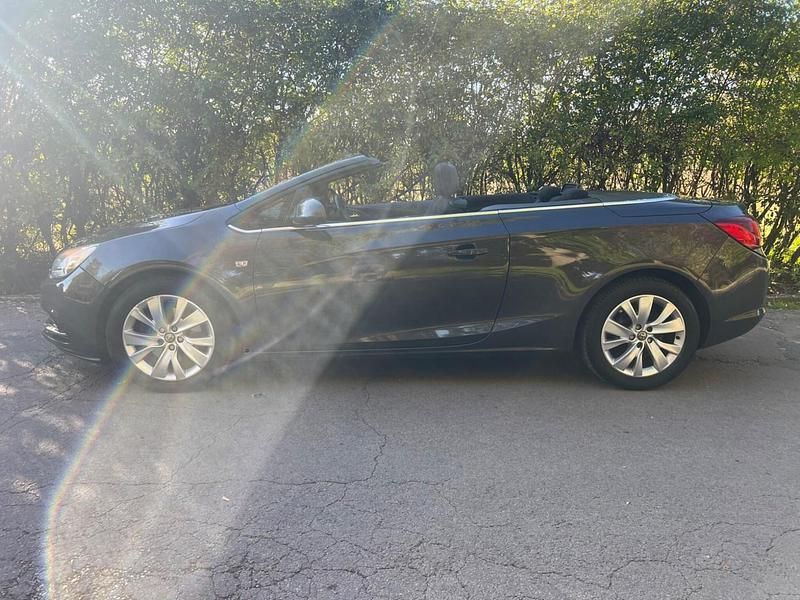 Used Vauxhall Cascada S 170 HP (125 kW) 2014 Grey Cabriolet