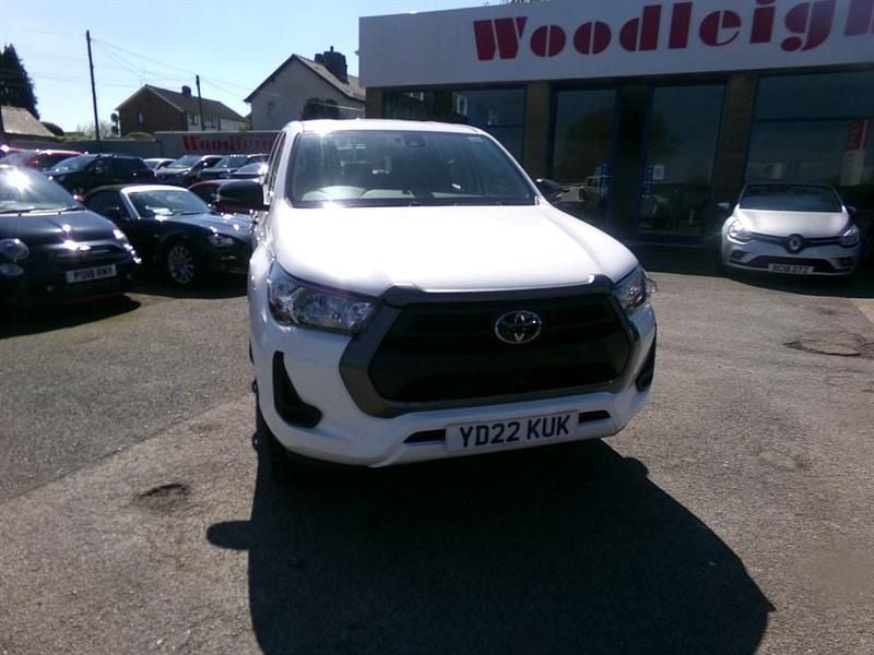 Second-hand Toyota HiLux Active 150 CP (110 kW) 2022 Alb Pickup