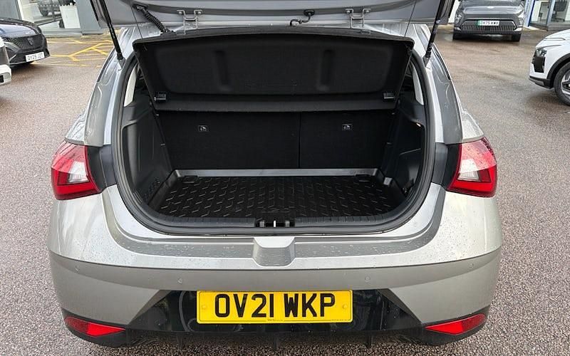 Used Hyundai i20 Premium 101 HP (74 kW) 2023 Hatchback