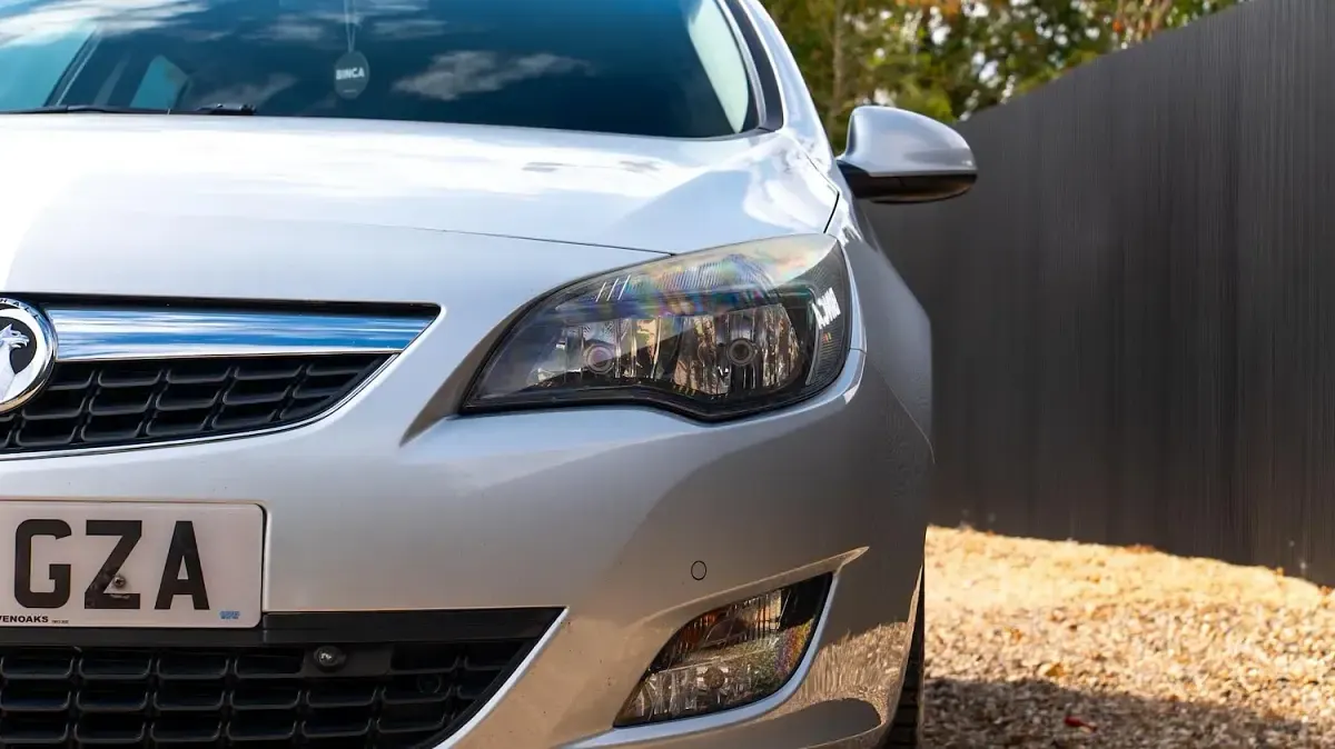 Used Vauxhall Astra SRi 165 HP (121 kW) 2011 Silver Estate