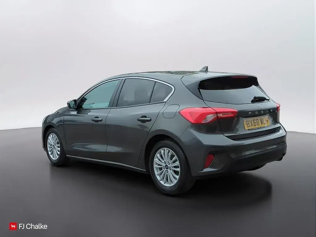 Used Ford Focus Titanium 125 HP (91 kW) 2018 Grey Hatchback