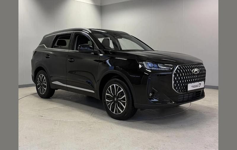 Black New 2025 Chery Tiggo 7 SUV | £27,495 (Good price) - Image 1/4