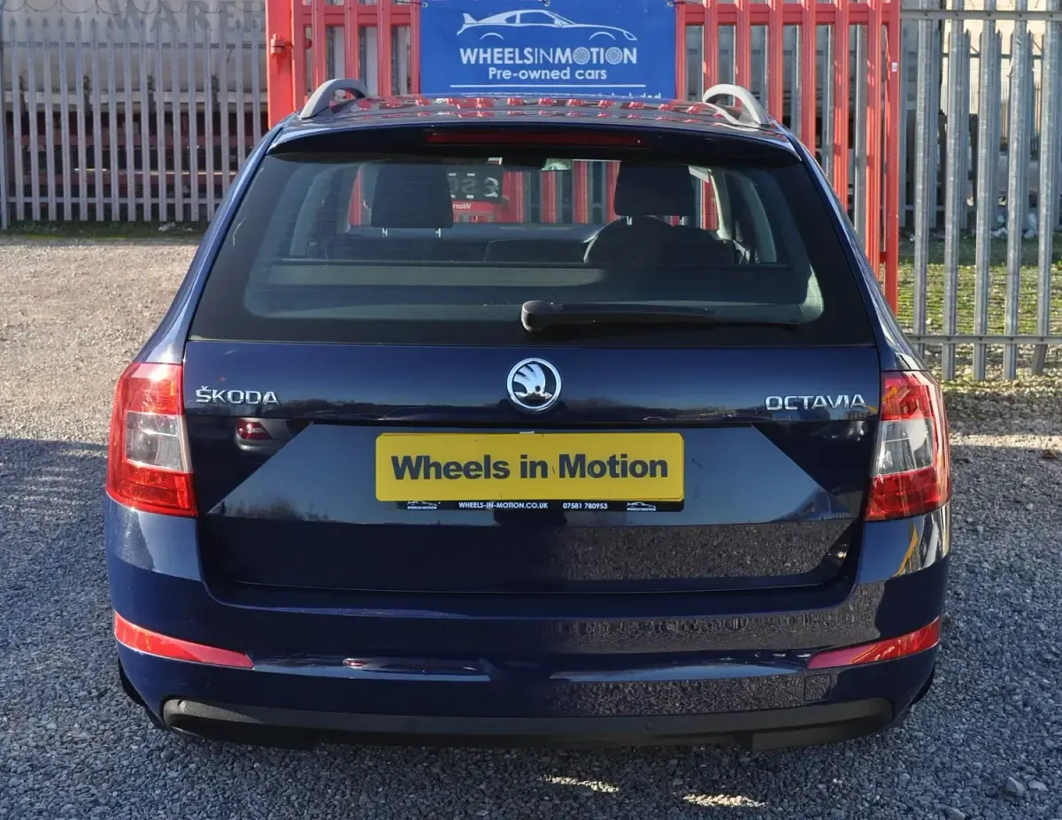 Used Skoda Octavia 110 HP (80 kW) 2015 Blue Estate