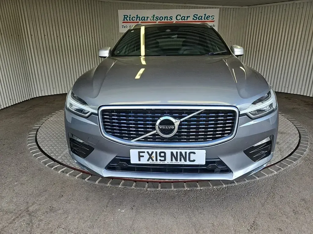 Used Volvo XC60 R-Design 190 HP (139 kW) 2019 Grey SUV