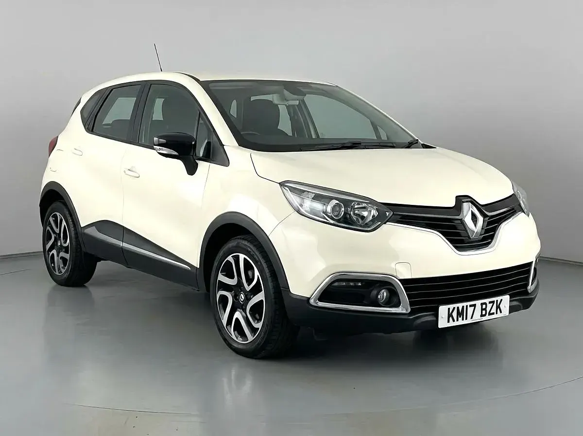 Used Renault Captur Dynamique 90 HP (66 kW) 2017 White SUV