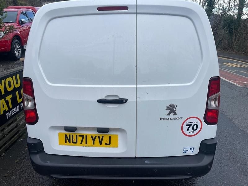 Used Peugeot Partner Premium 131 HP (96 kW) 2021 White MPV