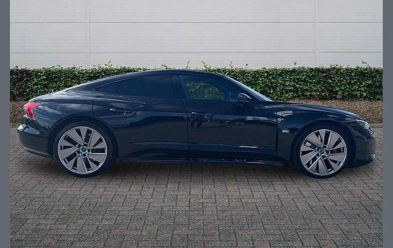 Used Audi e-tron GT quattro Comfort 475 kW (646 HP) 2022 Black Sedan